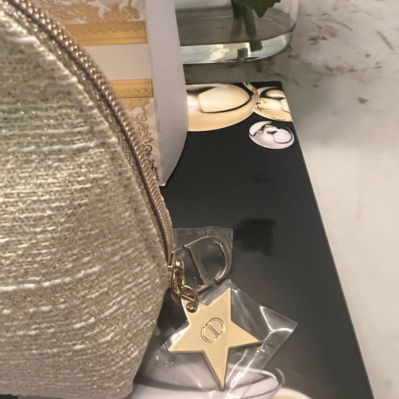 NIB DIOR Holiday 2024 Exclusive Gold Cosmetic Bag and j’adore bag charm bundle - Picture 4 of 7